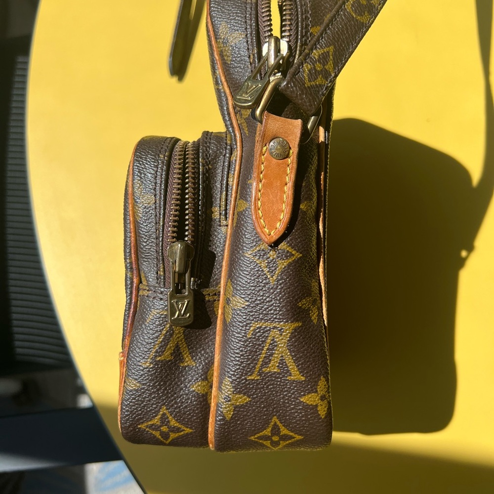 Louis Vuitton Brown Messenger Bag with Monogram Canvas - Picture 2 of 10